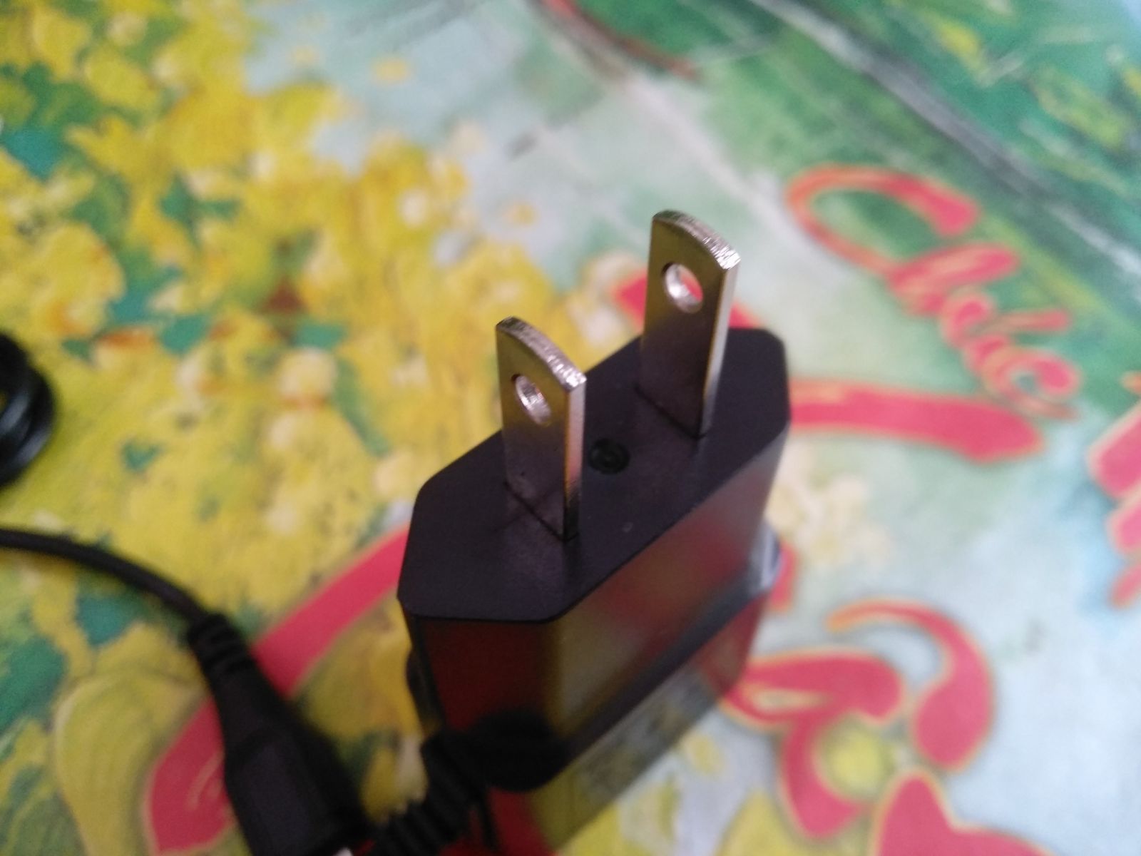 Cục Sạc Đen Dây Liền Cổng Micro USB Dây Dài 1m Tiện Lợi