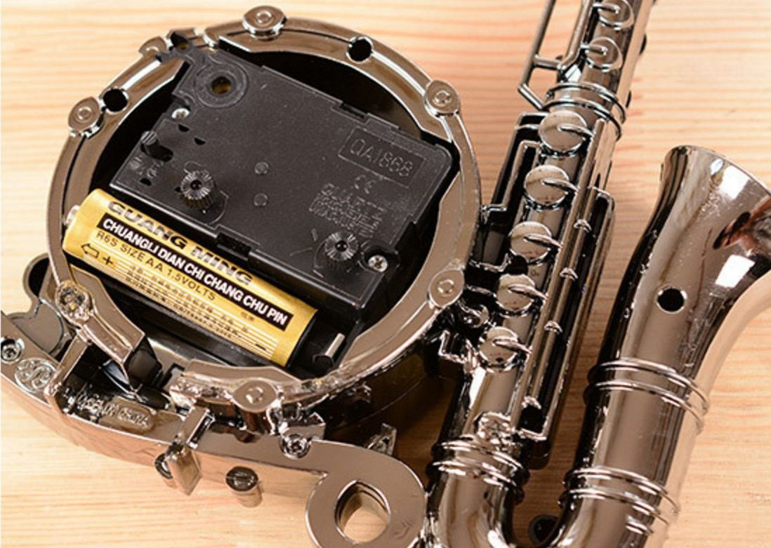 Đồng Hồ Hình Kèn Saxophone