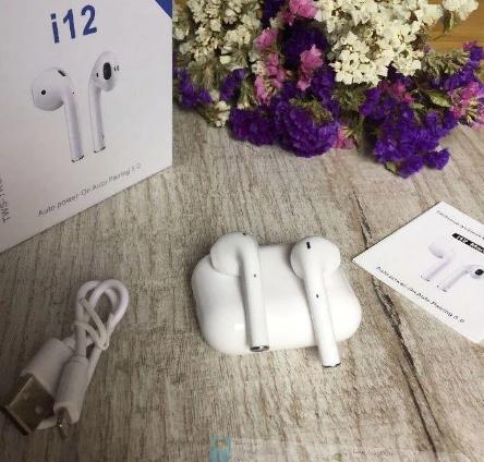 Tai Nghe Có Đế Sạc I12
