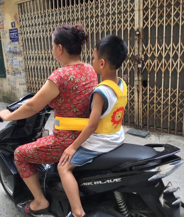 Đai Địu An Toàn Cho Bé Khi Đi Xe Máy
