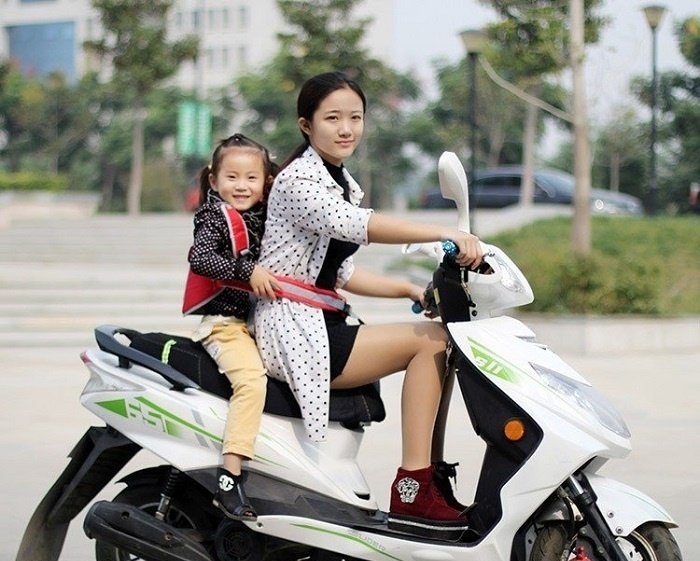 Đai Địu An Toàn Cho Bé Khi Đi Xe Máy