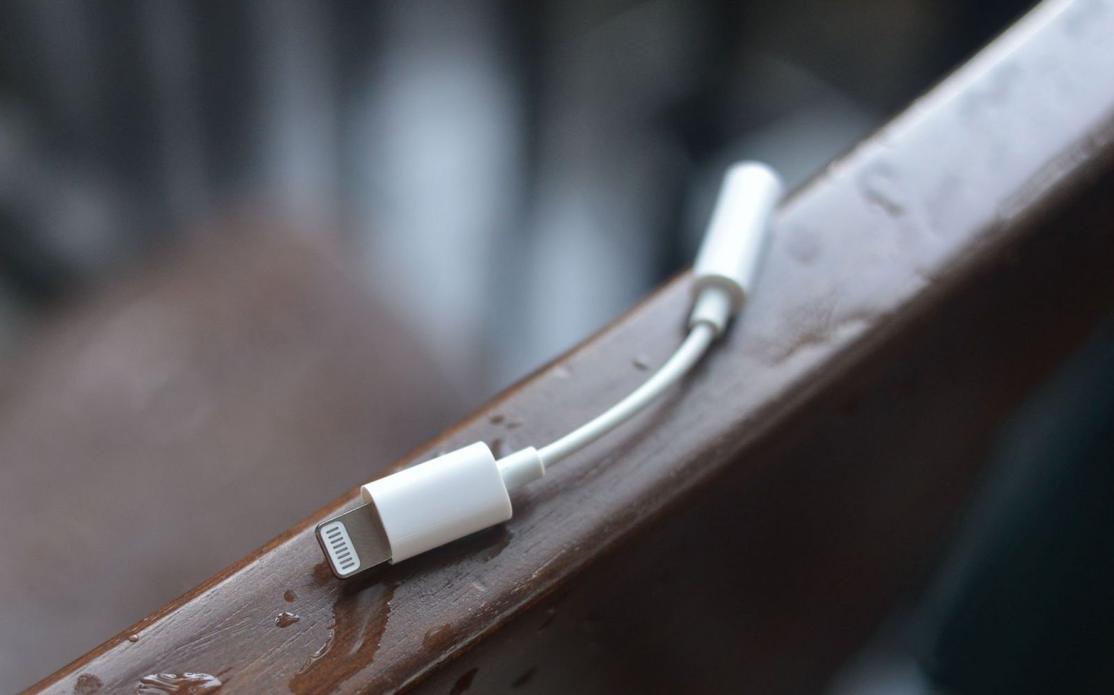 Cáp Chuyển Tai Nghe Từ Cổng Lightning Ra Jack 3.5mm Cáp Chuyển Tai Nghe Từ Cổng Lightning Ra Jack 3.5mm