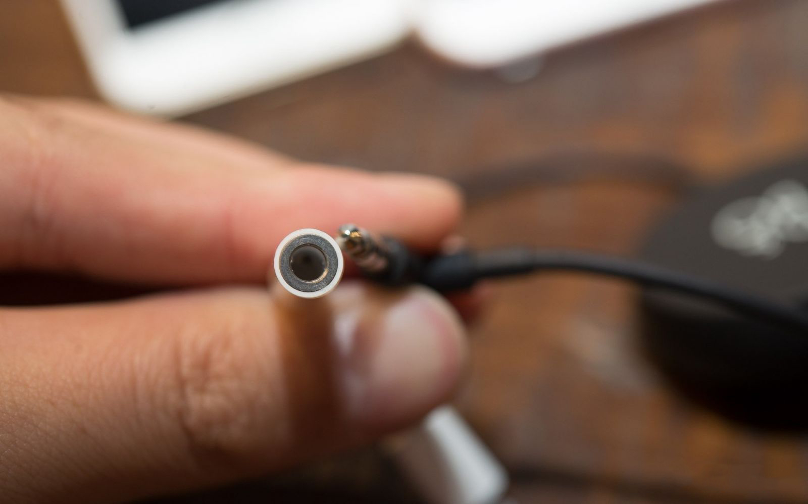 Cáp Chuyển Tai Nghe Từ Cổng Lightning Ra Jack 3.5mm Cáp Chuyển Tai Nghe Từ Cổng Lightning Ra Jack 3.5mm