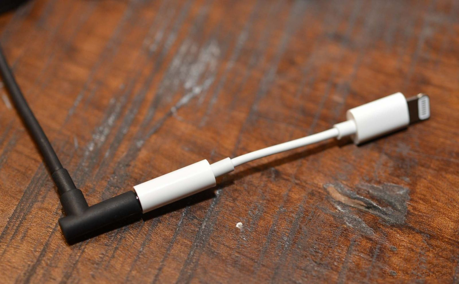 Cáp Chuyển Tai Nghe Từ Cổng Lightning Ra Jack 3.5mm Cáp Chuyển Tai Nghe Từ Cổng Lightning Ra Jack 3.5mm