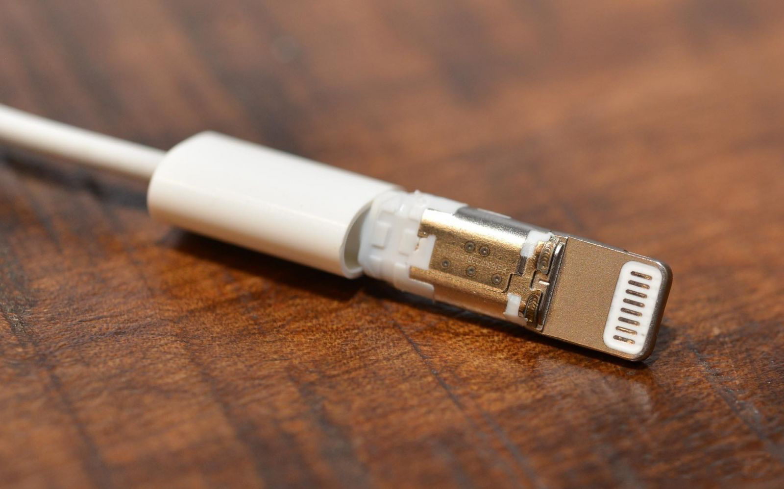 Cáp Chuyển Tai Nghe Từ Cổng Lightning Ra Jack 3.5mm Cáp Chuyển Tai Nghe Từ Cổng Lightning Ra Jack 3.5mm