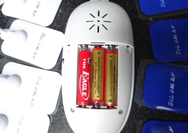 Máy Mát Xa Trị Liệu Xung Điện Kèm 8 Miếng Dán Đa Chức Năng Máy Mát Xa Trị Liệu Xung Điện Kèm 8 Miếng Dán Đa Chức Năng