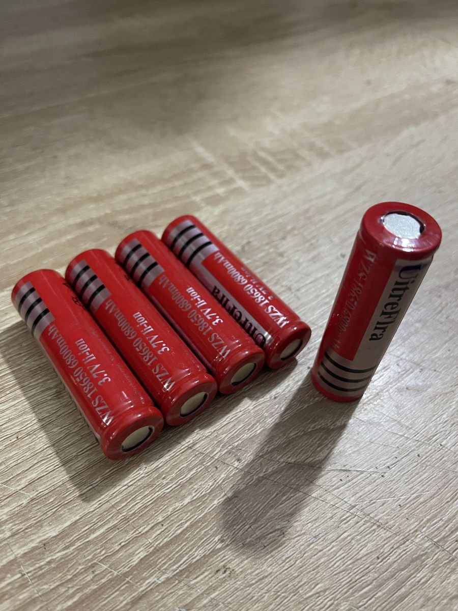 Pin Sạc Đỏ 18650 3.7V Đầu Bằng 6800mah