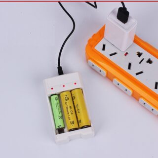 Bộ Sạc Pin Đa Năng 3 Khe Dùng Sạc Nhanh Cho Pin AA, AAA  Nguồn Usb