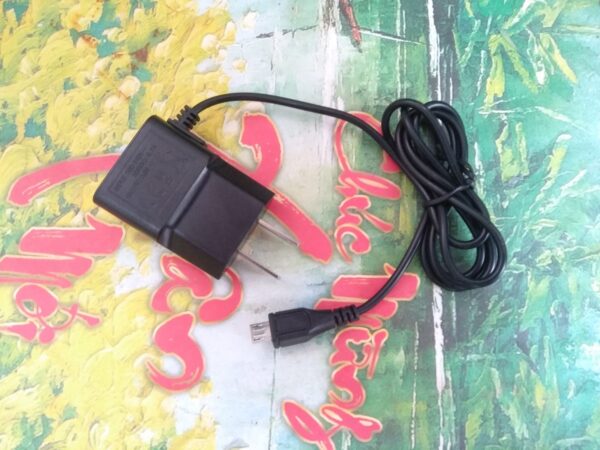 Cốc Sạc Đen Dây Liền Cổng Micro Dây Dài 1m