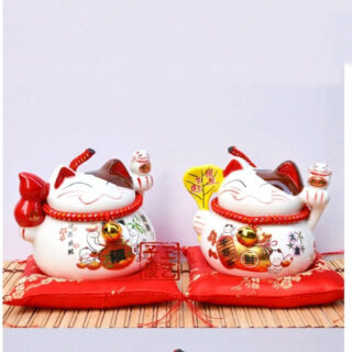 Mèo Thần Tài Gốm Men 13cm Có Khe Chứa Tiền Kèm Đệm Đỏ Có Chuông