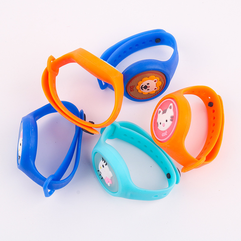 Đồng Hồ Đuổi Muỗi Đen Led Cho Bé Đồng Hồ Đuổi Muỗi Đen Led Cho Bé