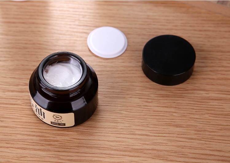 Kem Chống Nứt Chân Và Tay Hiệu Con Ngựa Kem Chống Nứt Chân Và Tay Hiệu Con Ngựa