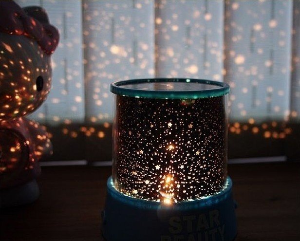 Đèn Chiếu Sao Tự Xoay Lãng Mạn Cho Phòng Ngủ