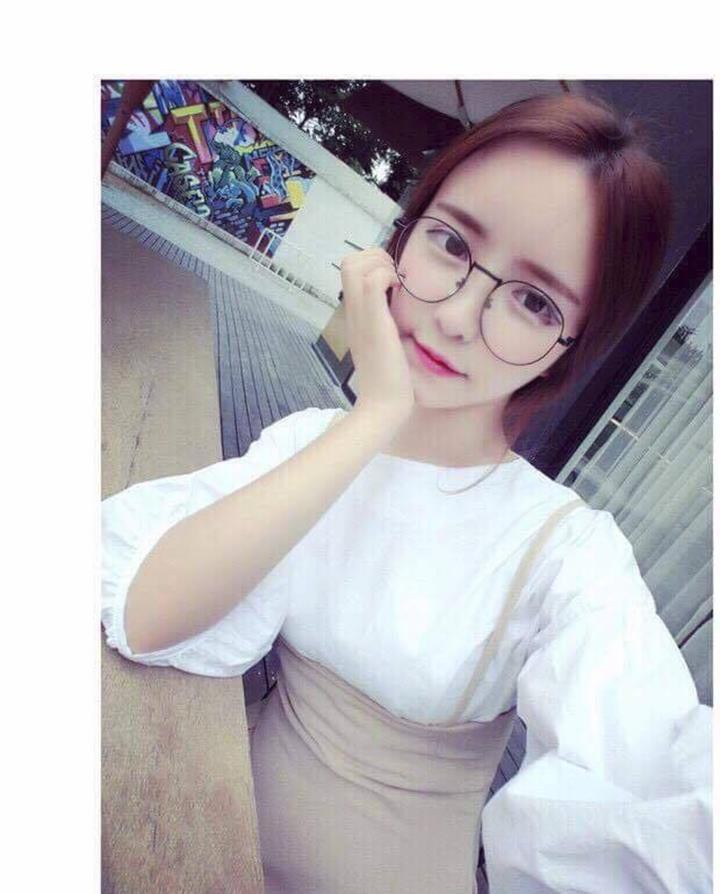 Mắt Kính Ngố Tròn Gọng Đen Thời Trang