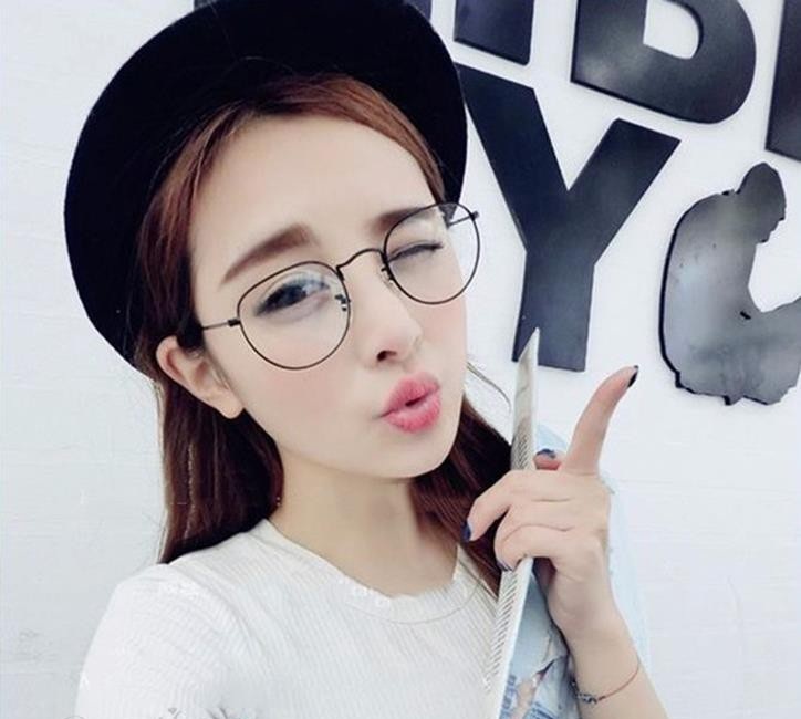 Mắt Kính Ngố Tròn Gọng Đen Thời Trang