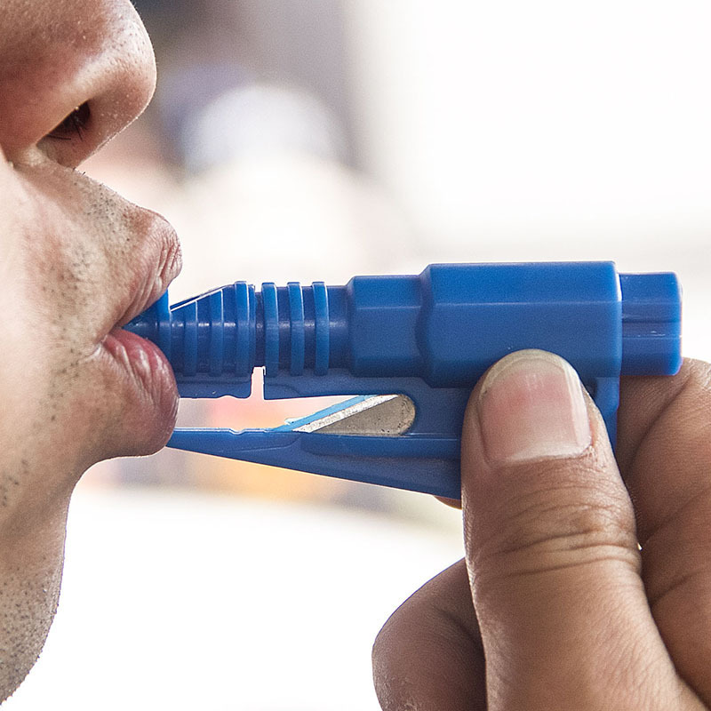 Móc Khóa Búa Đập Cửa Kính Xe Hơi