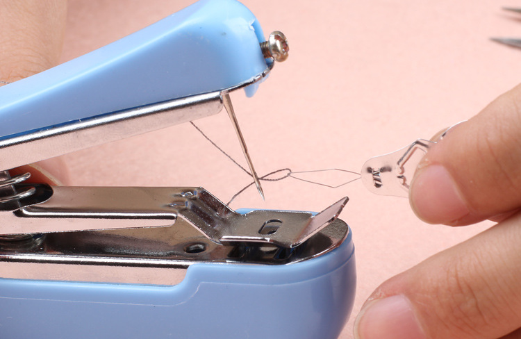 Máy Khâu Mini Cầm Tay Tiện Dụng Máy Khâu Mini Cầm Tay Tiện Dụng