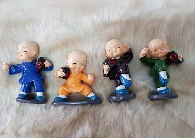 Bộ Tượng 4 Chú Tiểu Tập Võ Túy Quyền ôm Bình Rượu Bộ Tượng 4 Chú Tiểu Tập Võ Túy Quyền ôm Bình Rượu