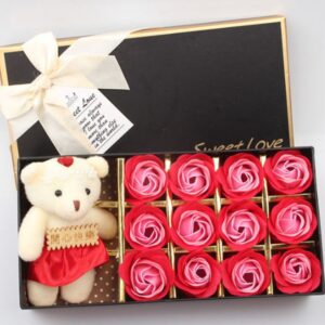 Hộp Hoa Hồng 12 Bông 3D Kèm Gấu Sweet Love Cực Đẹp