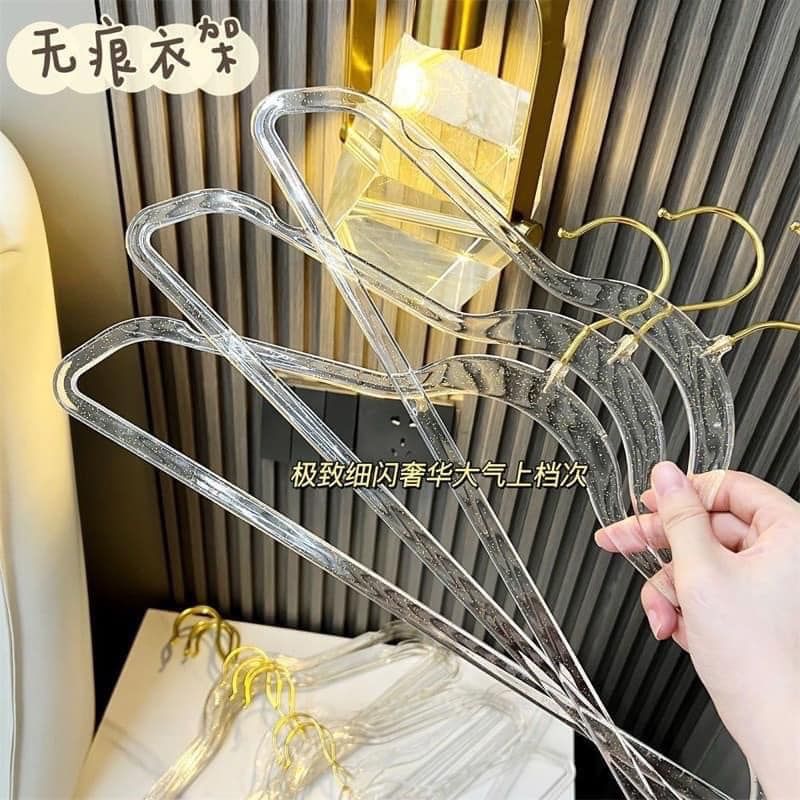 Móc Quần Áo Trong Suốt Ánh Vàng Phong Cách Hàn Quốc Cực Sang (T200) Móc Quần Áo Trong Suốt Ánh Vàng Phong Cách Hàn Quốc Cực Sang (T200)