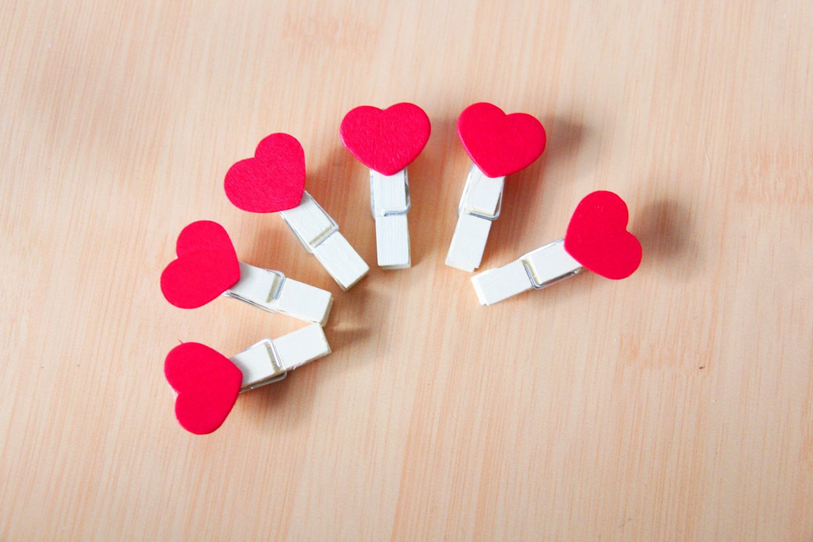 Combo 10 Kẹp Gỗ Hình Trái Tim Màu Đỏ