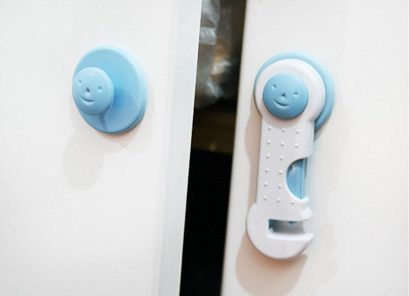 Dụng Cụ Khóa Tủ An Toàn Cho Bé Dụng Cụ Khóa Tủ An Toàn Cho Bé