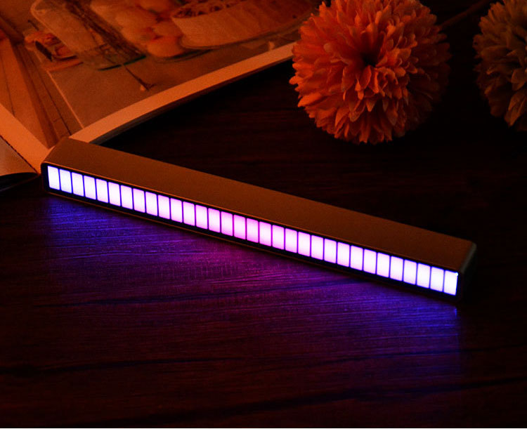 Đèn Led Màu Chạy Theo Tiếng Nhạc Kèm Chân Đế