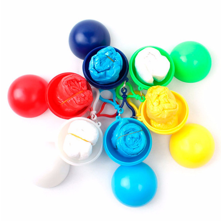 Áo Mưa Dùng 1 Lần Gấp Gon Trong Quả Bóng Tiện Dụng Áo Mưa Dùng 1 Lần Gấp Gon Trong Quả Bóng Tiện Dụng