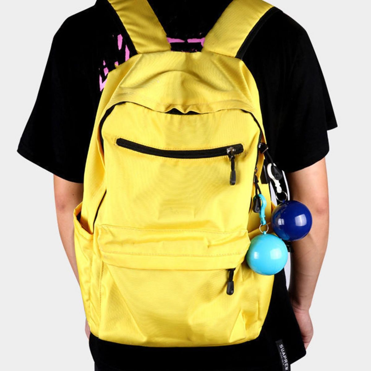 Áo Mưa Dùng 1 Lần Gấp Gon Trong Quả Bóng Tiện Dụng Áo Mưa Dùng 1 Lần Gấp Gon Trong Quả Bóng Tiện Dụng