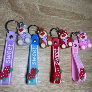 Móc Khoá Hình Gấu Dâu Sweet Dễ Thương Thời Trang