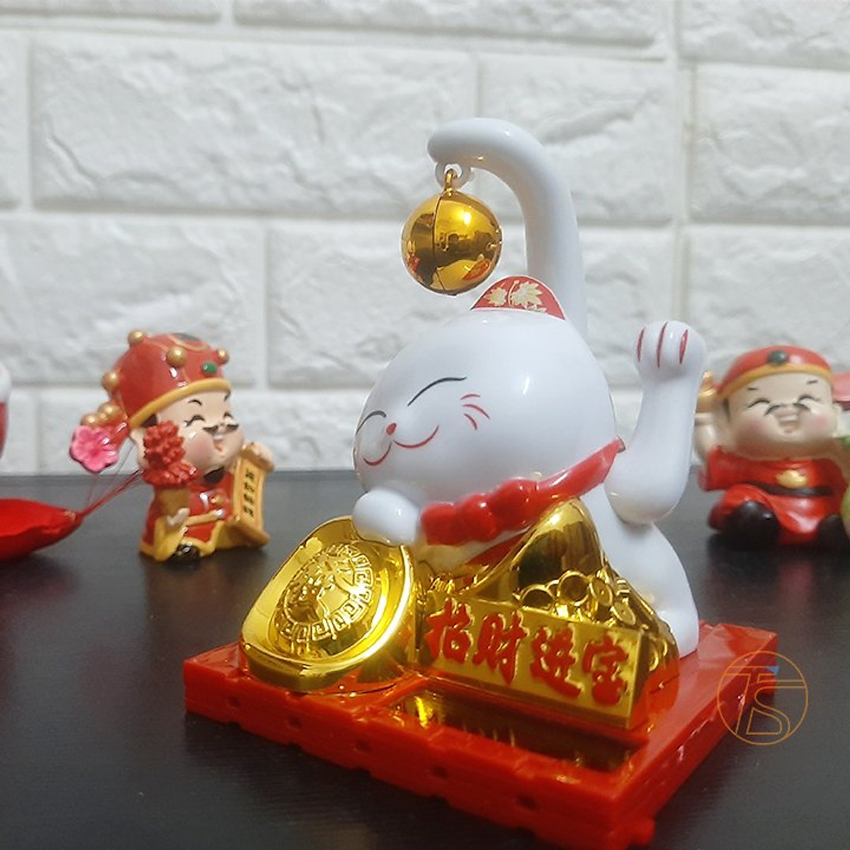 Tường Mèo Thần Tài Đuôi Dài Ôm Thỏi Vàng 12x9x9cm