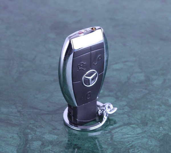 Hôp Quẹt Bật Lửa Móc Khóa Mercedes-Benz Hôp Quẹt Bật Lửa Móc Khóa Mercedes-Benz