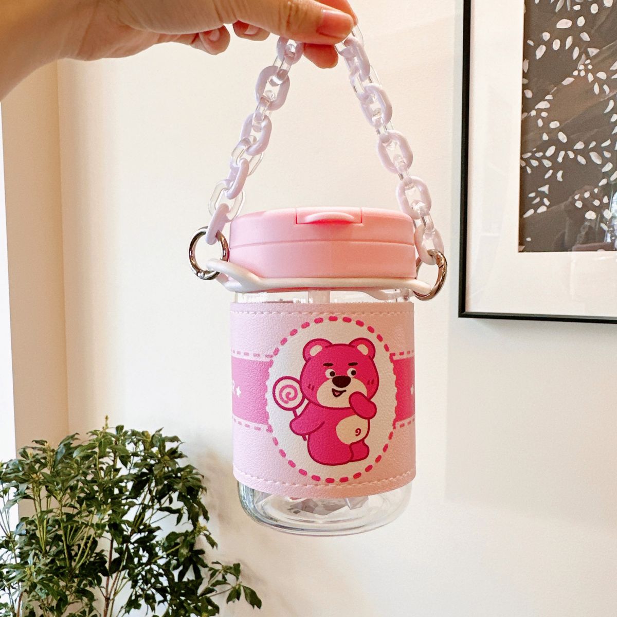 Bình Nước Gấu Lotso Gấu Dâu Bọc Da Và Dây Xích Đeo 400Ml Chống Đổ