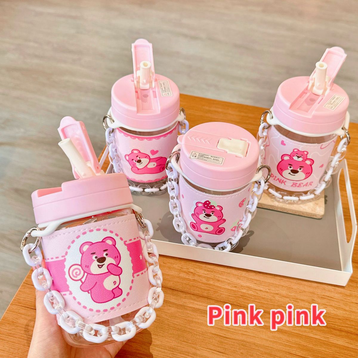 Bình Nước Gấu Lotso Gấu Dâu Bọc Da Và Dây Xích Đeo 400Ml Chống Đổ