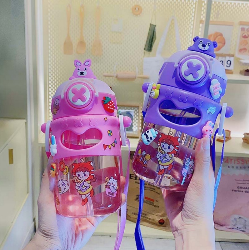 Bình Nước Có Kèm Dây Đeo 720Ml Gấu Cute Dễ Thương
