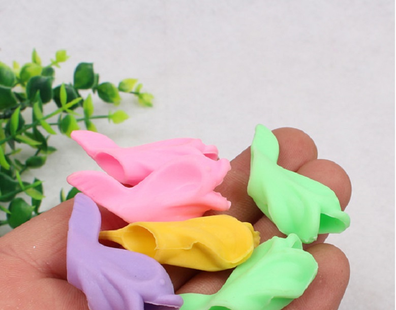 Dụng Cụ Đệm Bút Viết Cho Bé Hình Cá Heo Dụng Cụ Đệm Bút Viết Cho Bé Hình Cá Heo