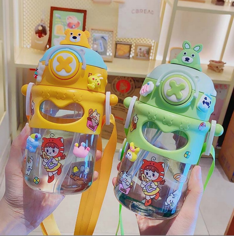 Bình Nước Có Kèm Dây Đeo 720Ml Gấu Cute Dễ Thương