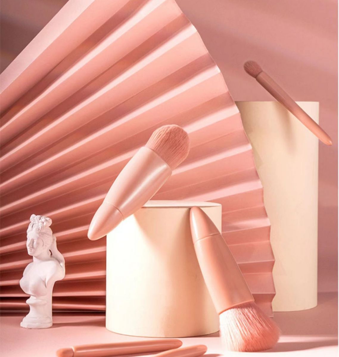 Bộ 5 Cọ Hồng Kèm Gương Trang Điểm Cao Cấp Bộ 5 Cọ Hồng Kèm Gương Trang Điểm Cao Cấp