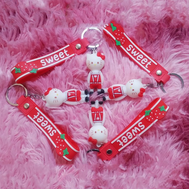 Móc Khoá Hình Mèo Cao Dâu Tây Phong Cách