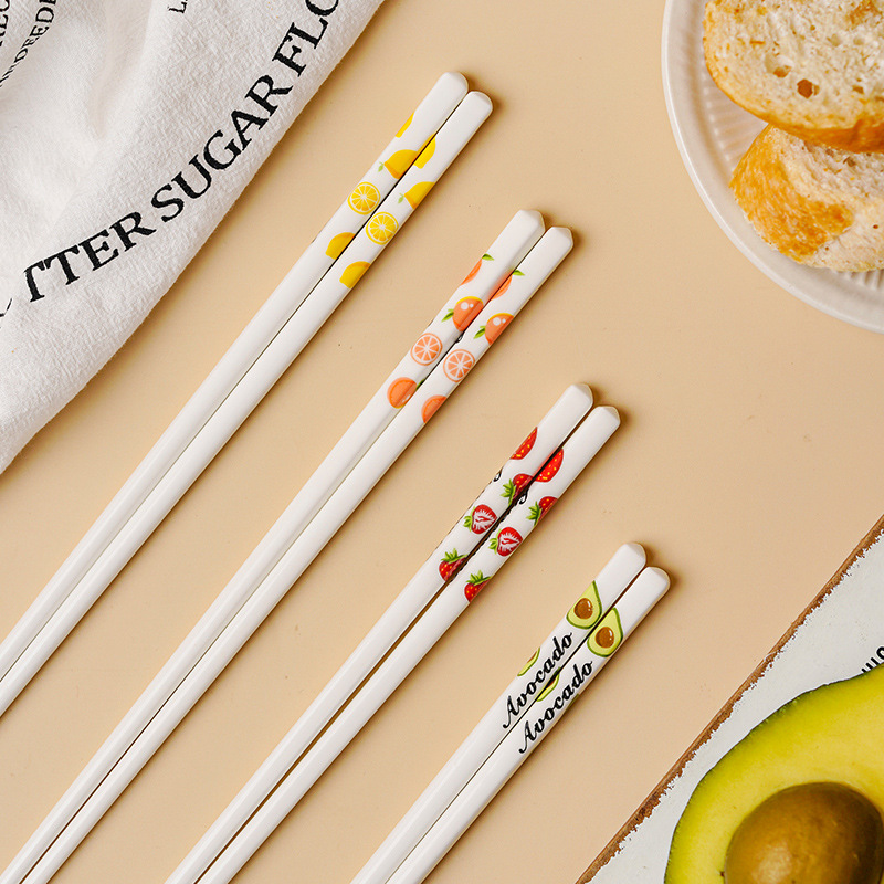 Hộp 5 Đôi Đũa Gốm Sứ Ceramic Phong Cách Nhật Bản, Chịu Nhiệt, Chống Mốc, Dễ Vệ Sinh Hộp 5 Đôi Đũa Gốm Sứ Ceramic Phong Cách Nhật Bản, Chịu Nhiệt, Chống Mốc, Dễ Vệ Sinh