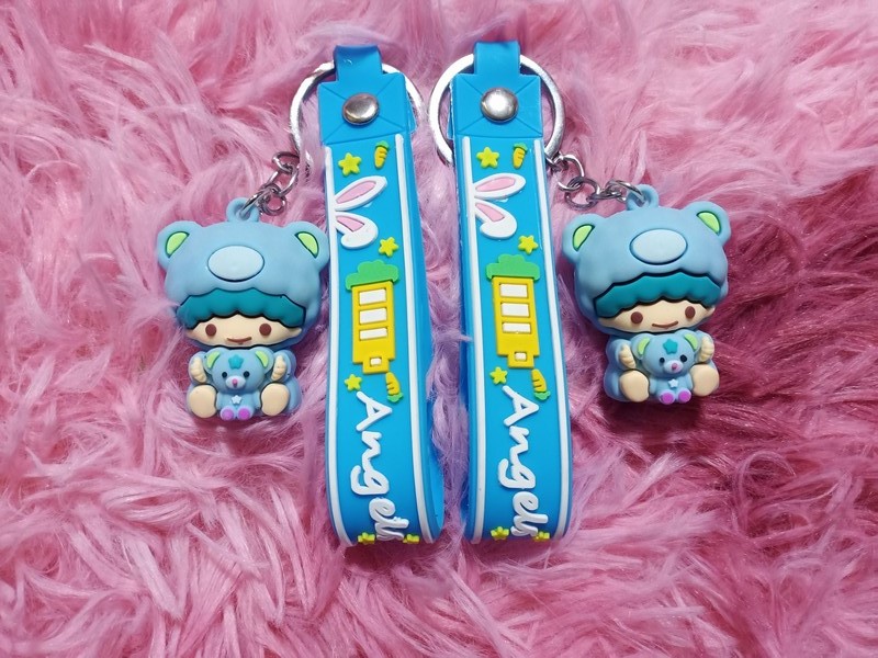 Móc Khoá Em Bé Ôm Thú Bông Dễ Thương Đáng Yêu