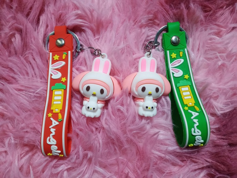 Móc Khoá Em Bé Ôm Thú Bông Dễ Thương Đáng Yêu