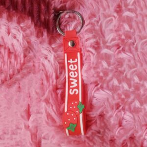 Móc Khoá Hình Mèo Trắng Dâu Tây Đeo Nơ Phong Cách Thời Trang