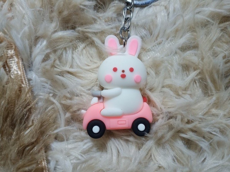 Móc Khoá Hình Thú Chạy Xe Ngộ Nghĩnh Đáng Yêu