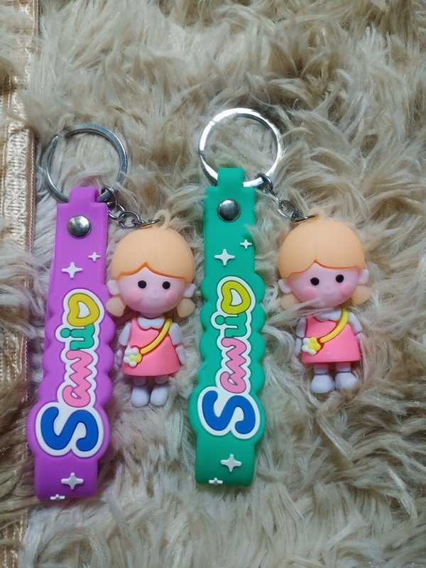 Móc Khóa Cô Gái Nhỏ Đeo Túi Xách Đáng Yêu