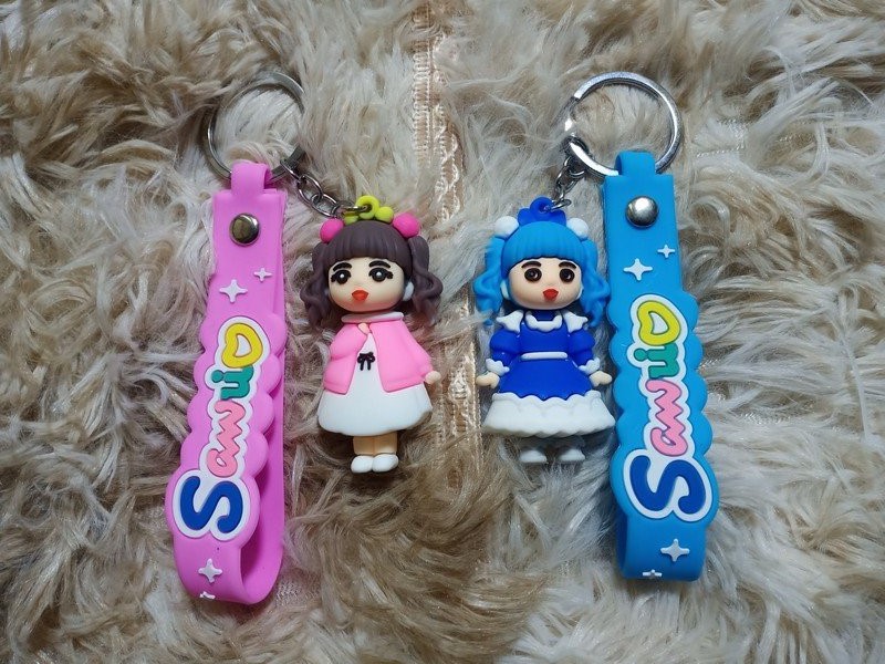 Móc Khóa Cô Gái Nhỏ Mặc Váy Dài Đáng Yêu Móc Khóa Cô Gái Nhỏ Mặc Váy Dài Đáng Yêu