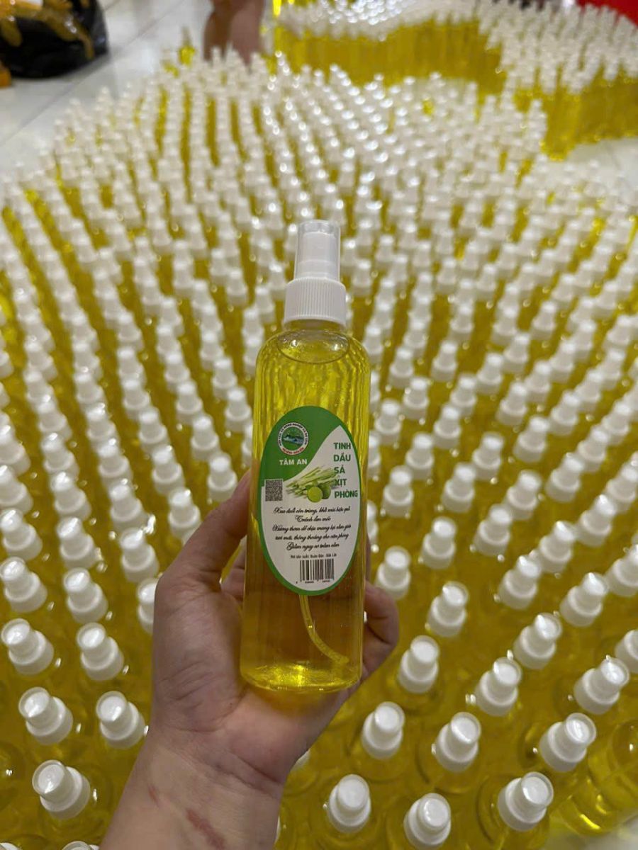 Xịt Thơm Phòng Tinh Dầu Sả Thiên Nhiên Đuổi Muỗi, Côn Trùng, Khử Mùi, Diệt Khuẩn Xịt Thơm Phòng Tinh Dầu Sả Thiên Nhiên Đuổi Muỗi, Côn Trùng, Khử Mùi, Diệt Khuẩn