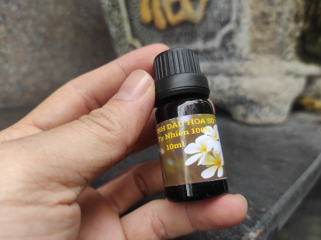 Chai Tinh Dầu Xông Phòng Hương Hoa Sứ 10ml Chai Tinh Dầu Xông Phòng Hương Hoa Sứ 10ml