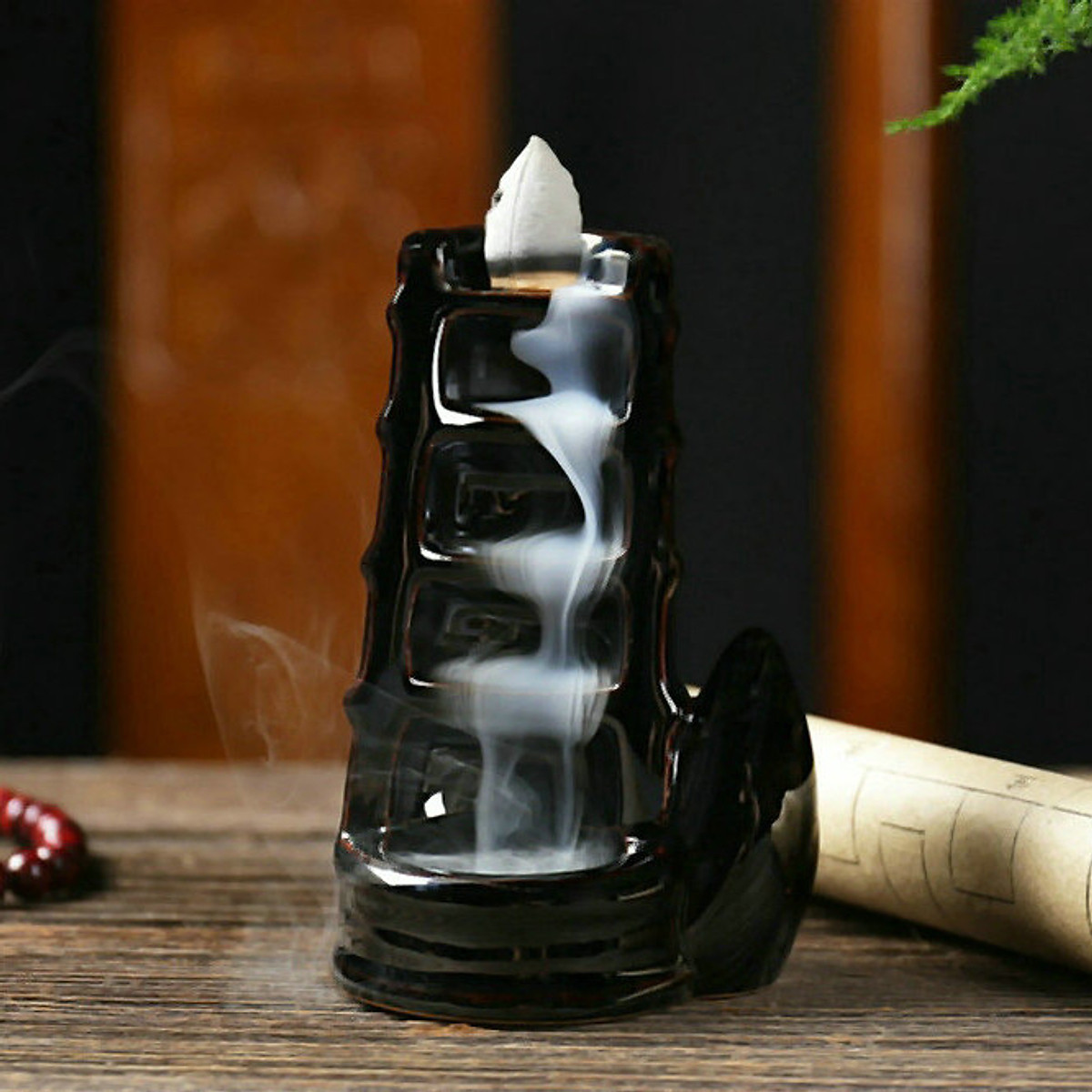 Thác Khói Trầm Hương Để Bàn Tre Già Măng Mọc Màu Đen