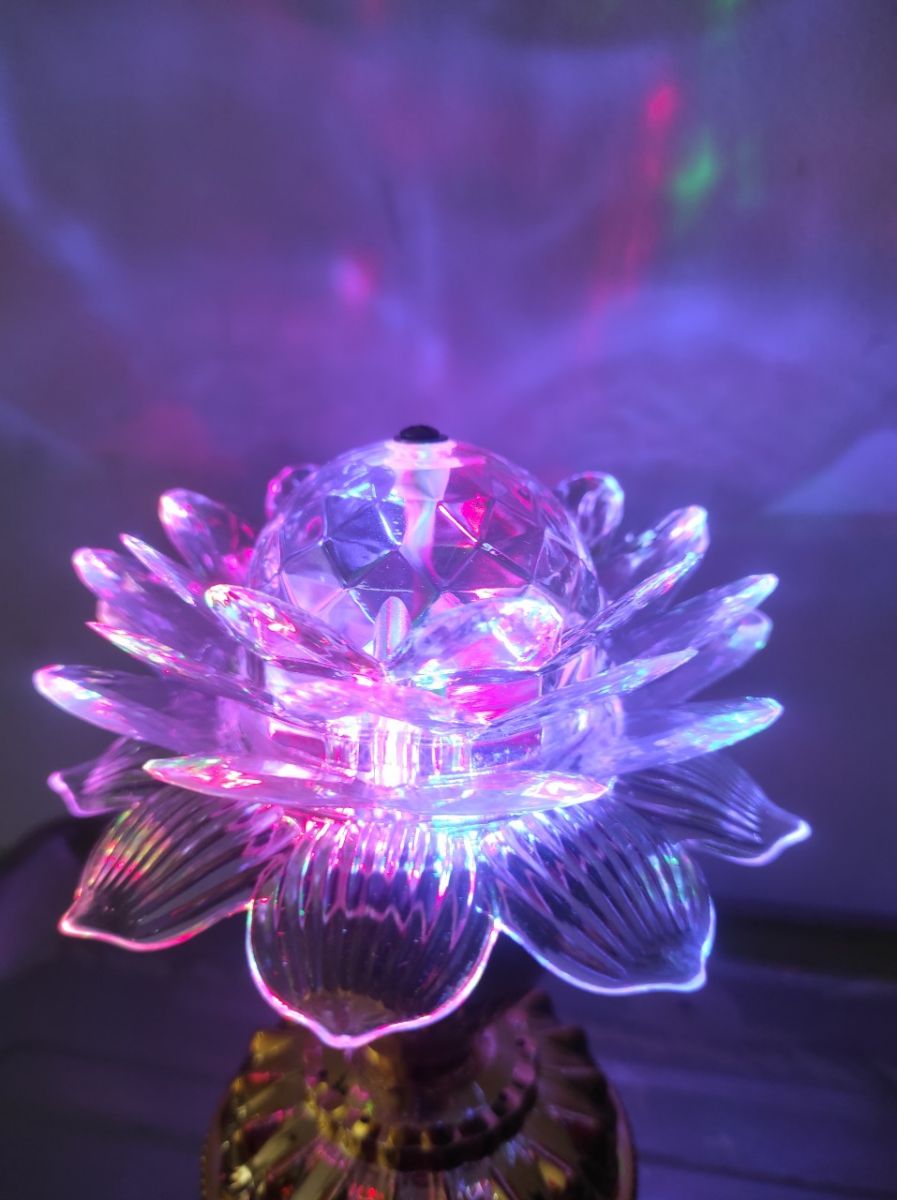 Đèn Led Hoa Sen Trang Trí Xoay 360 Độ 7 Màu